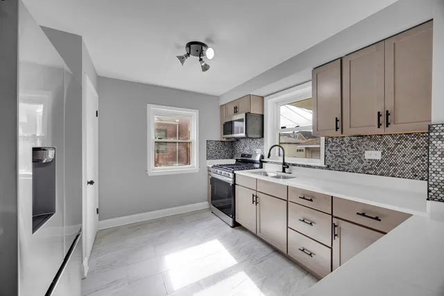 $279,900 | 10626 South Lowe Avenue, Chicago, IL 60628