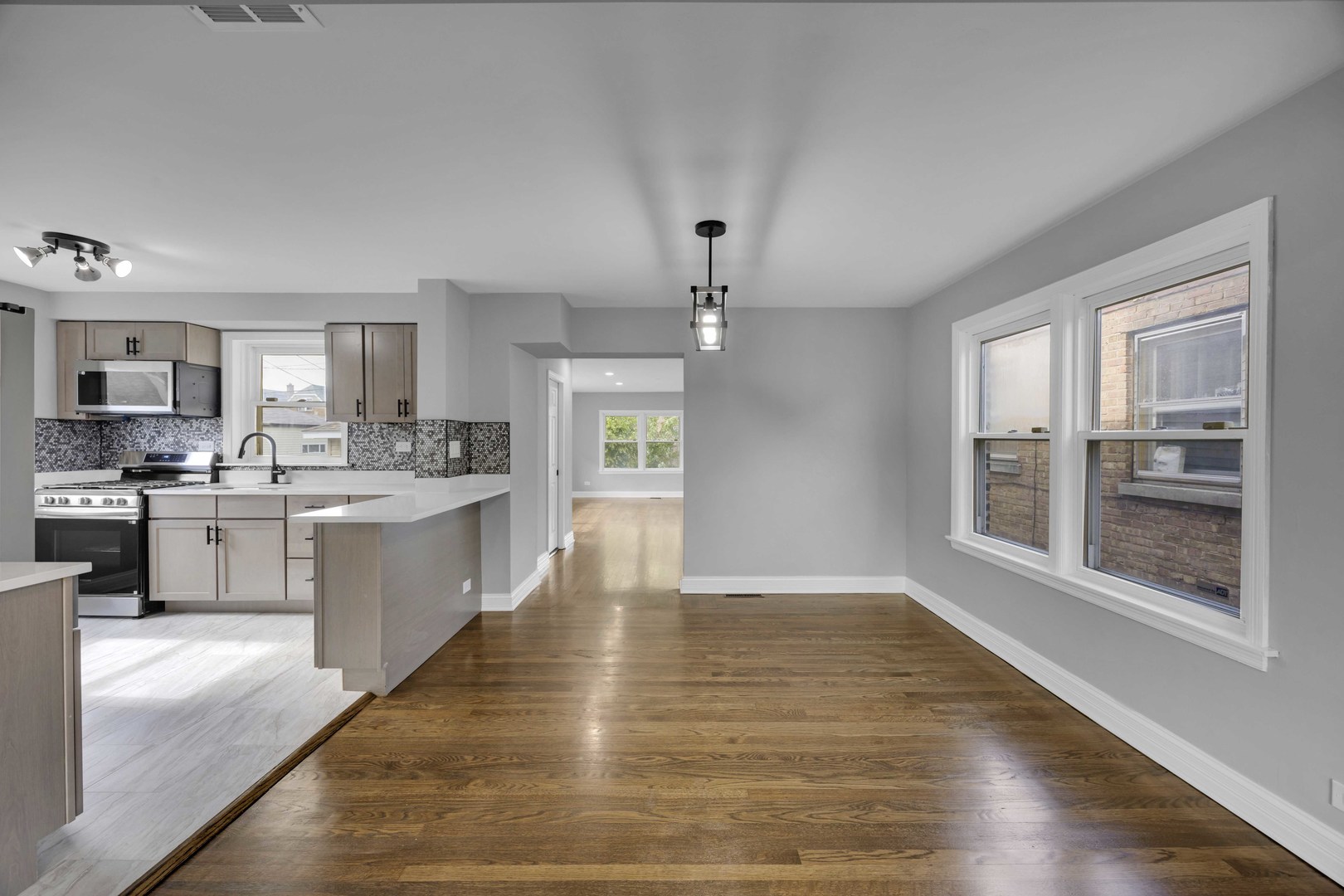 10626 South Lowe Avenue Chicago, IL 60628 - Photo 7 of 18