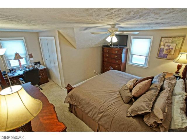 4983 Farnhurst Road Cleveland, OH 44124 - Photo 19 of 25