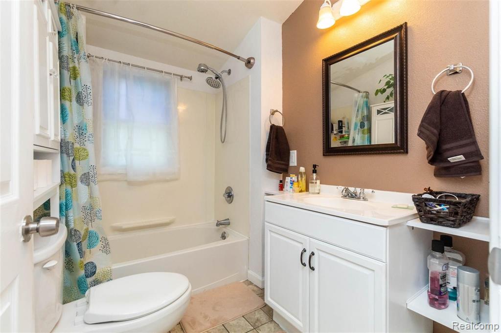 28115 Six Mile Road Livonia, MI 48154 - Photo 19 of 38