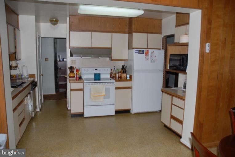 2019 Reedie Drive Silver Spring, MD 20902 - Photo 2 of 15 Kitchen