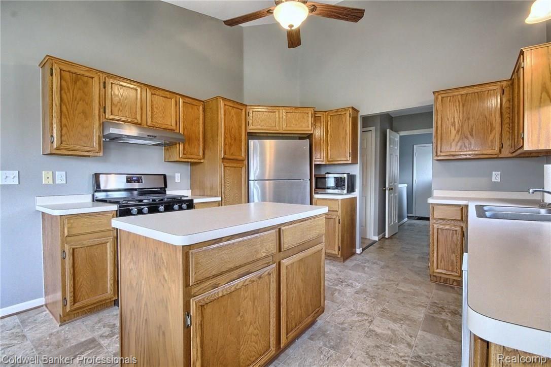 45718 Radnor Road Canton, MI 48187 - Photo 14 of 33 Kitchen with New S/S Appliances