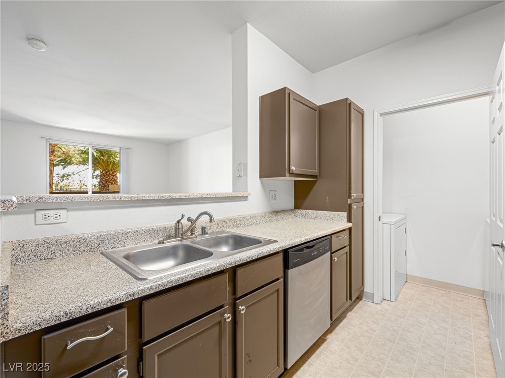231 West Horizon Ridge Parkway, Unit 212 Henderson, NV 89012 - Photo 9 of 30