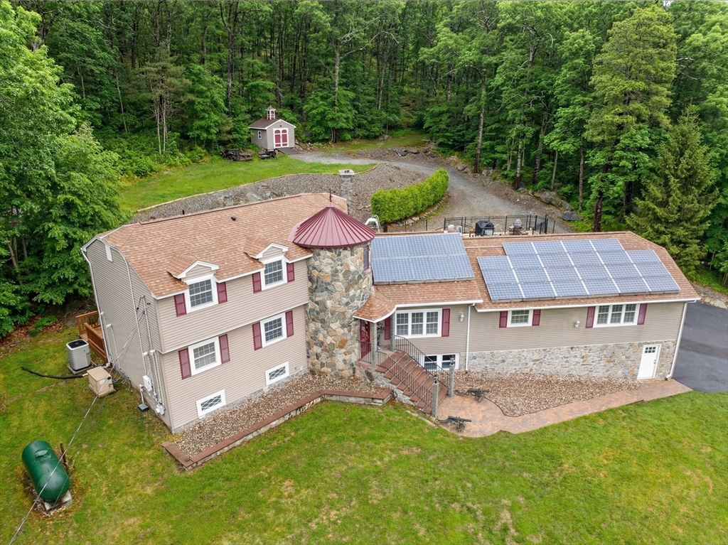 235 James Street Ludlow, MA 01056 - Photo 4 of 37