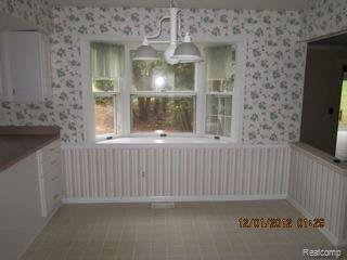 684 Rutgers Road Rochester, MI 48309 - Photo 6 of 15 DINETTE.jpg
