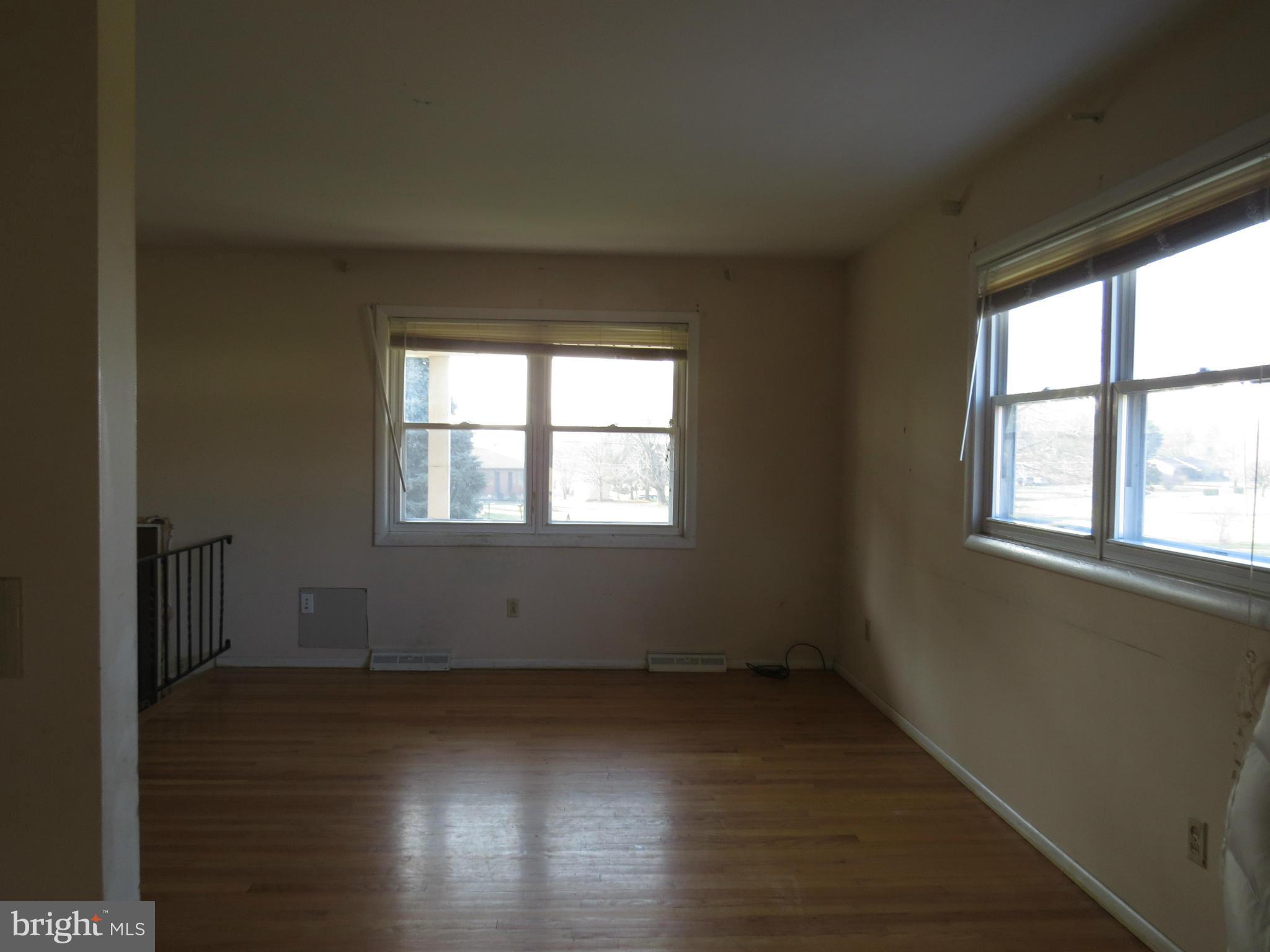 17 Porter Road North East, MD 21901 - Photo 4 of 9 Living Room