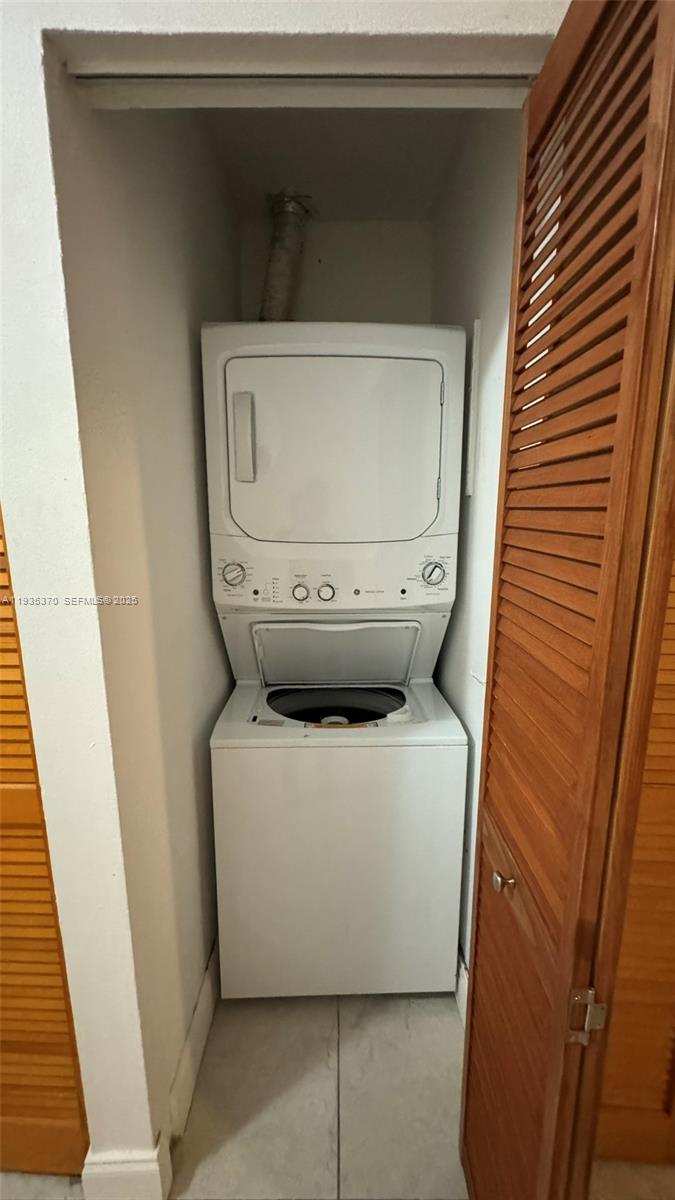 9636 Southwest 147th Court Miami, FL 33196 - Photo 12 of 37 a utility room with dryer and washer