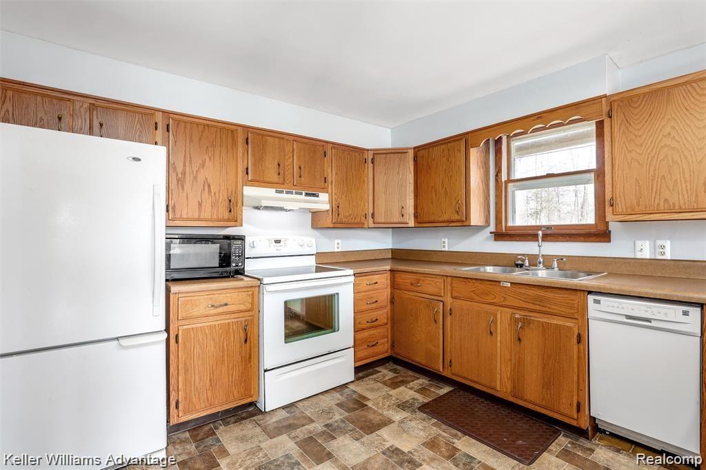 10130 East Lovejoy Road Linden, MI 48451 - Photo 6 of 32 10-10130 E Lovejoy Rd Linden0005.jpg
