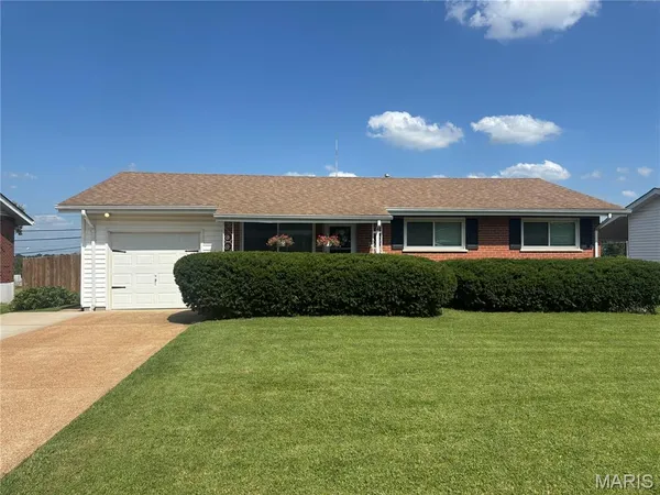 $284,400 | 10120 Mullally Drive, St. Louis, MO 63123