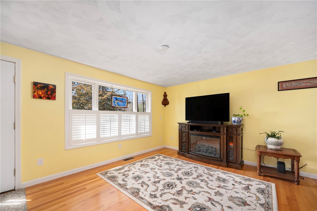 352 Sawmill Road Glocester, RI 02857 - Photo 3 of 21