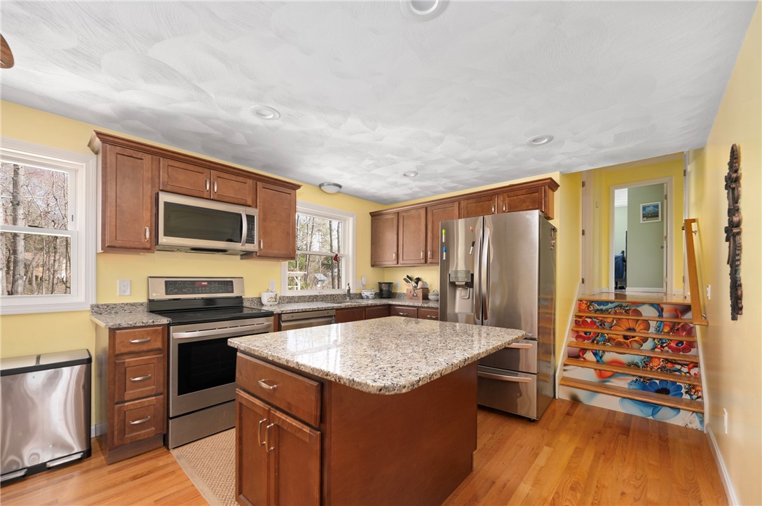 352 Sawmill Road Glocester, RI 02857 - Photo 4 of 21