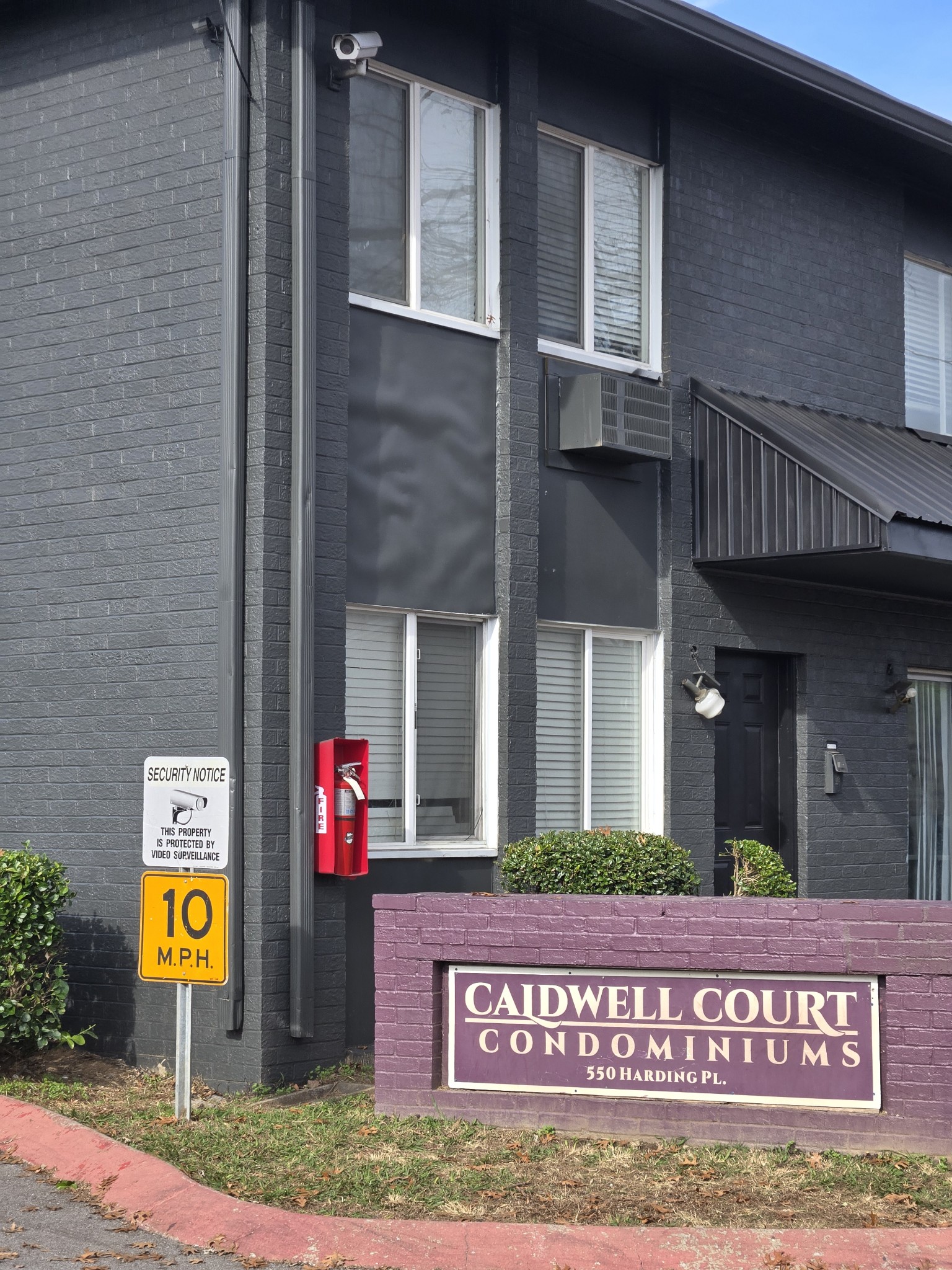 550 Harding Place, Unit E113 Nashville, TN 37211 - Photo 12 of 13 a sign that is on the side of a building