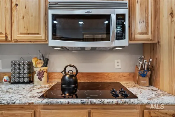 $1,100,000 | 28 Elk Run Drive, Garden Valley, ID 83622