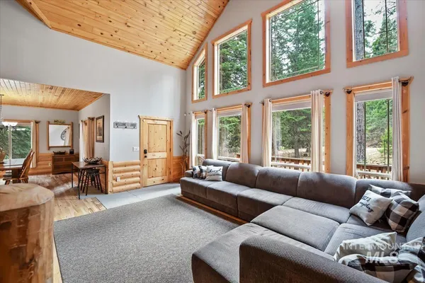 $1,100,000 | 28 Elk Run Drive, Garden Valley, ID 83622