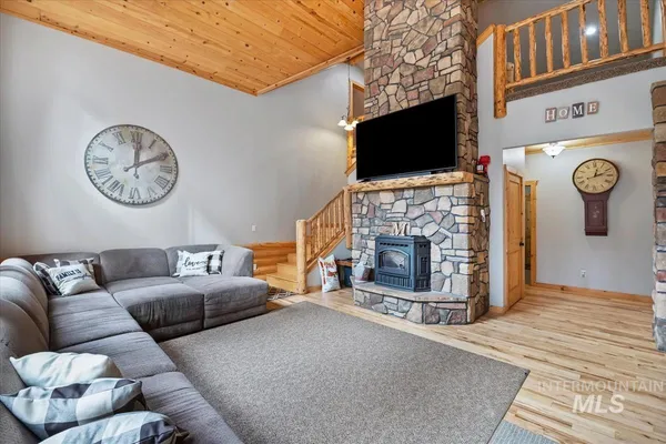 $1,100,000 | 28 Elk Run Drive, Garden Valley, ID 83622