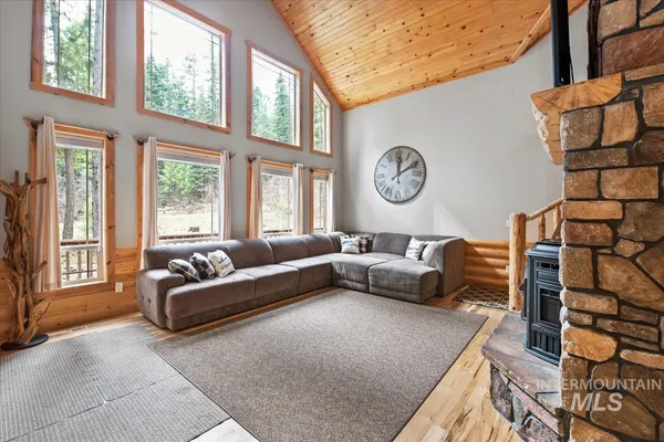 $1,100,000 | 28 Elk Run Drive, Garden Valley, ID 83622