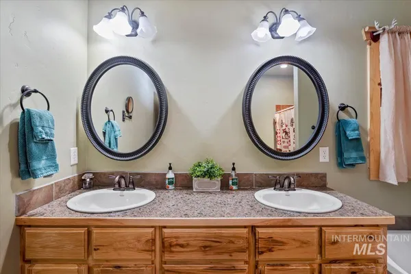 $1,100,000 | 28 Elk Run Drive, Garden Valley, ID 83622