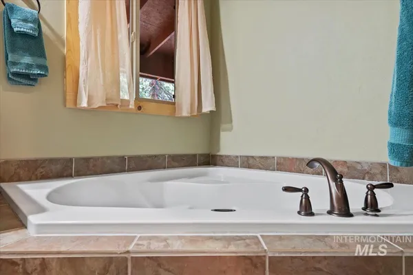 $1,100,000 | 28 Elk Run Drive, Garden Valley, ID 83622