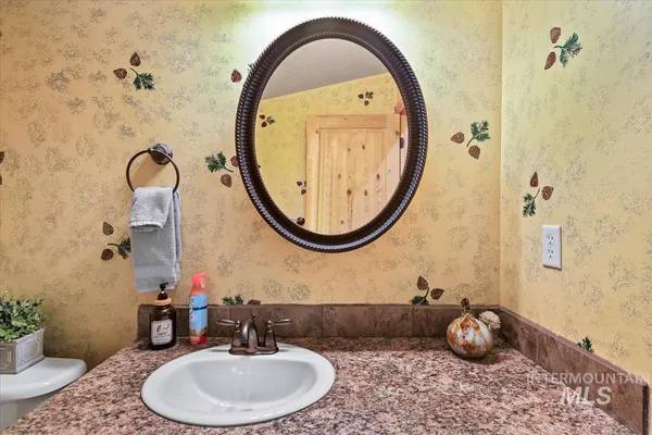 $1,100,000 | 28 Elk Run Drive, Garden Valley, ID 83622