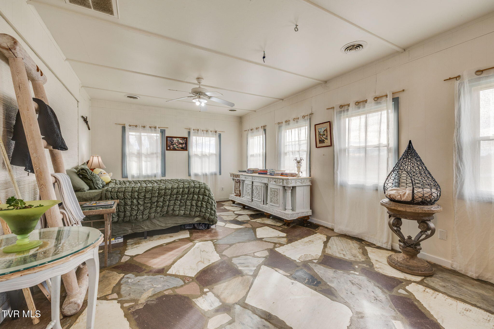 2040 Warrensburg Road Greeneville, TN 37743 - Photo 28 of 49 026