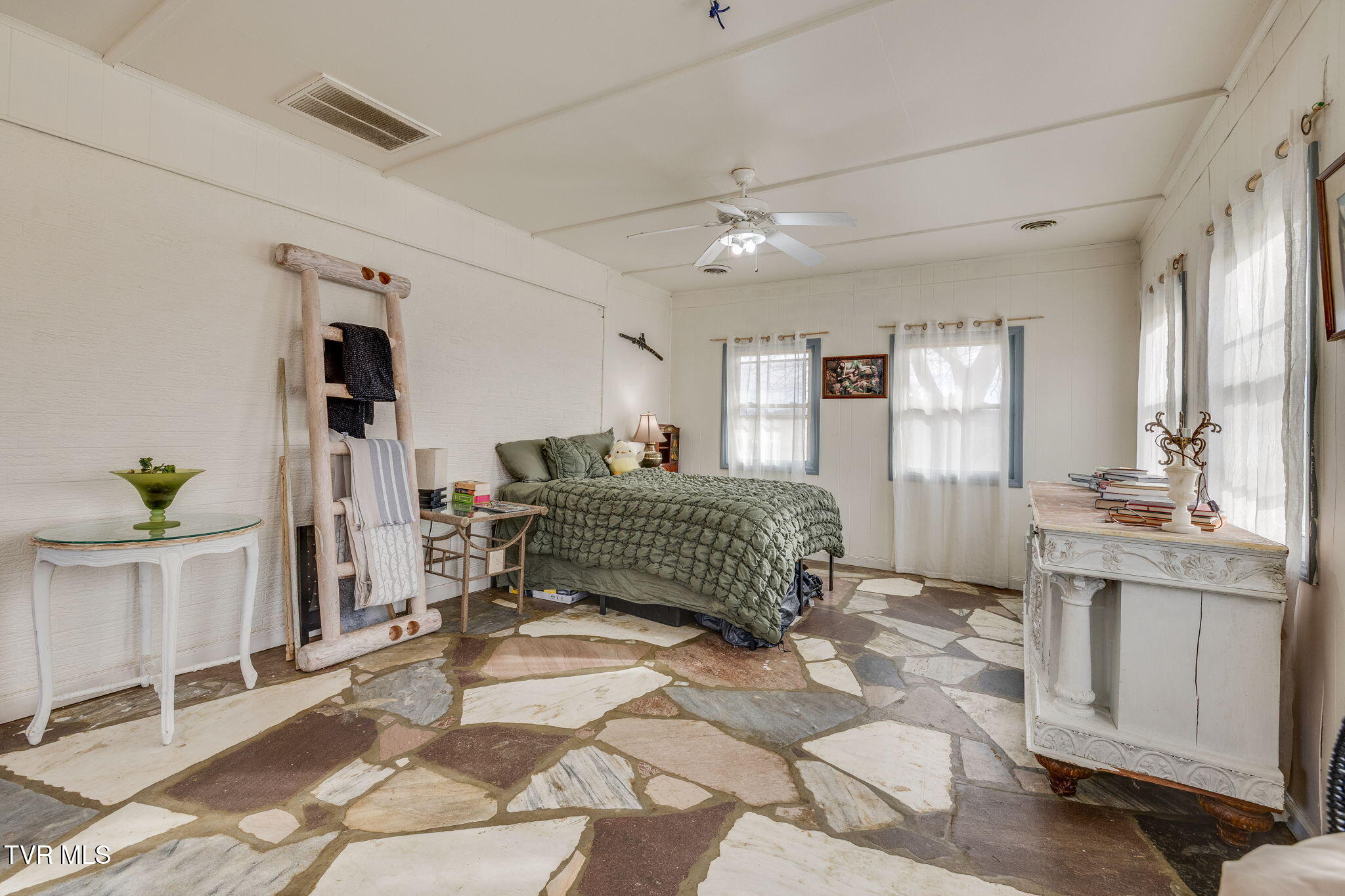 2040 Warrensburg Road Greeneville, TN 37743 - Photo 29 of 49 027