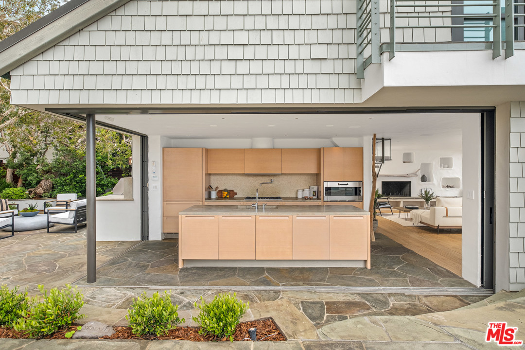 31360 Broad Beach Road Malibu, CA 90265 - Photo 8 of 28