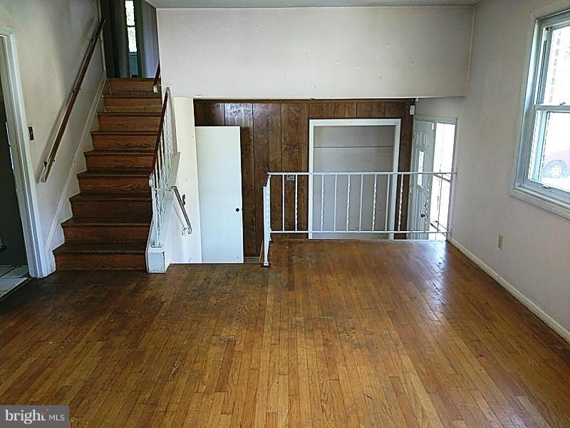 4907 Old Court Road Randallstown, MD 21133 - Photo 5 of 22 Living Room
