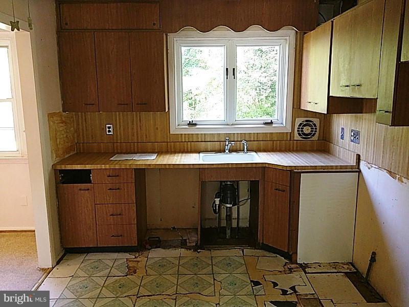 4907 Old Court Road Randallstown, MD 21133 - Photo 8 of 22 Kitchen