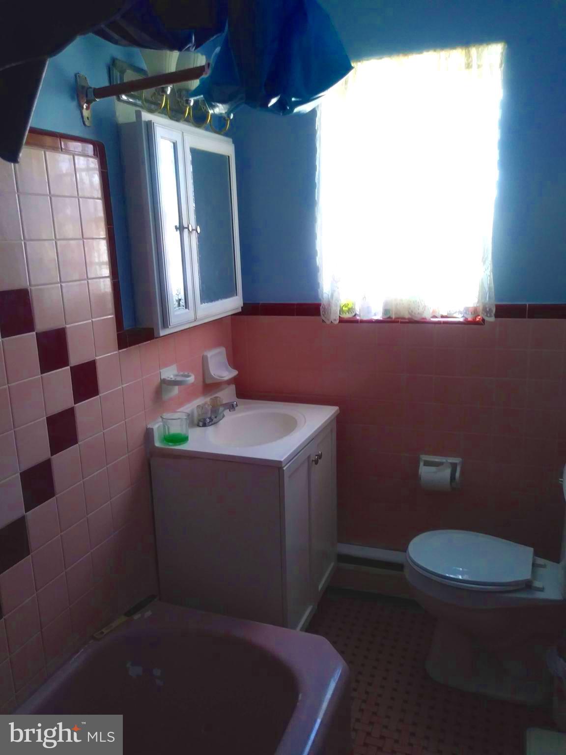 5222 Rising Sun Avenue Philadelphia, PA 19120 - Photo 8 of 27 First Floor Unit Bathroom