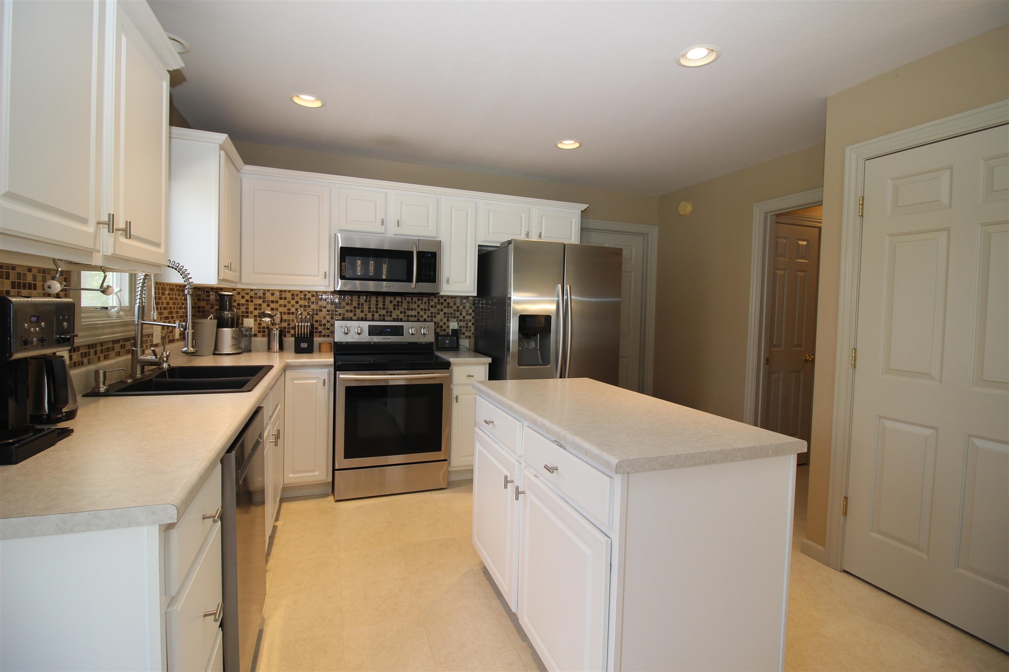 15906 Thunderbird Road Huntertown, IN 46748 - Photo 9 of 29 Gallery Image 9