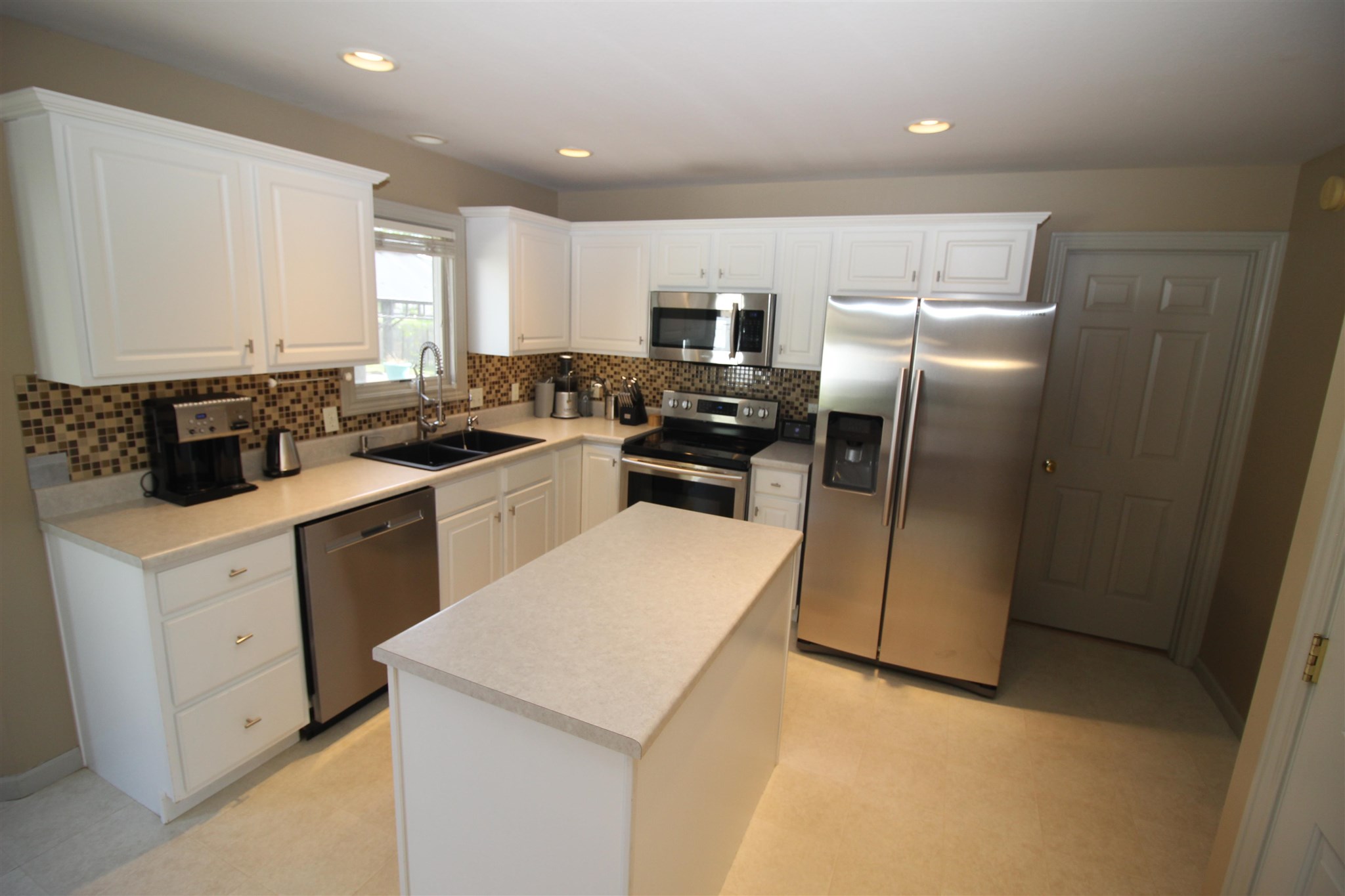 15906 Thunderbird Road Huntertown, IN 46748 - Photo 10 of 29 Gallery Image 10