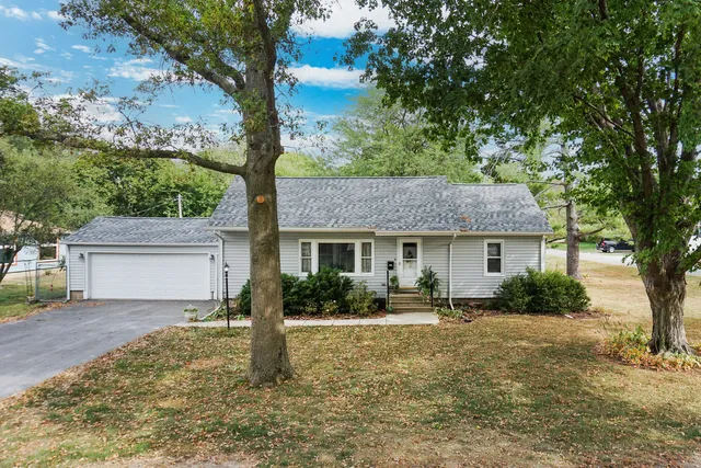 $186,000 | 725 Sheridan Street, Chenoa, IL 61726