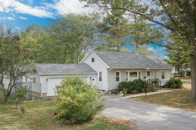 $186,000 | 725 Sheridan Street, Chenoa, IL 61726