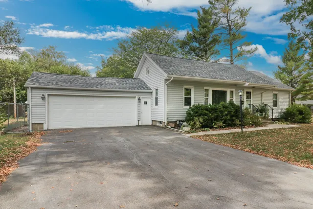 $186,000 | 725 Sheridan Street, Chenoa, IL 61726