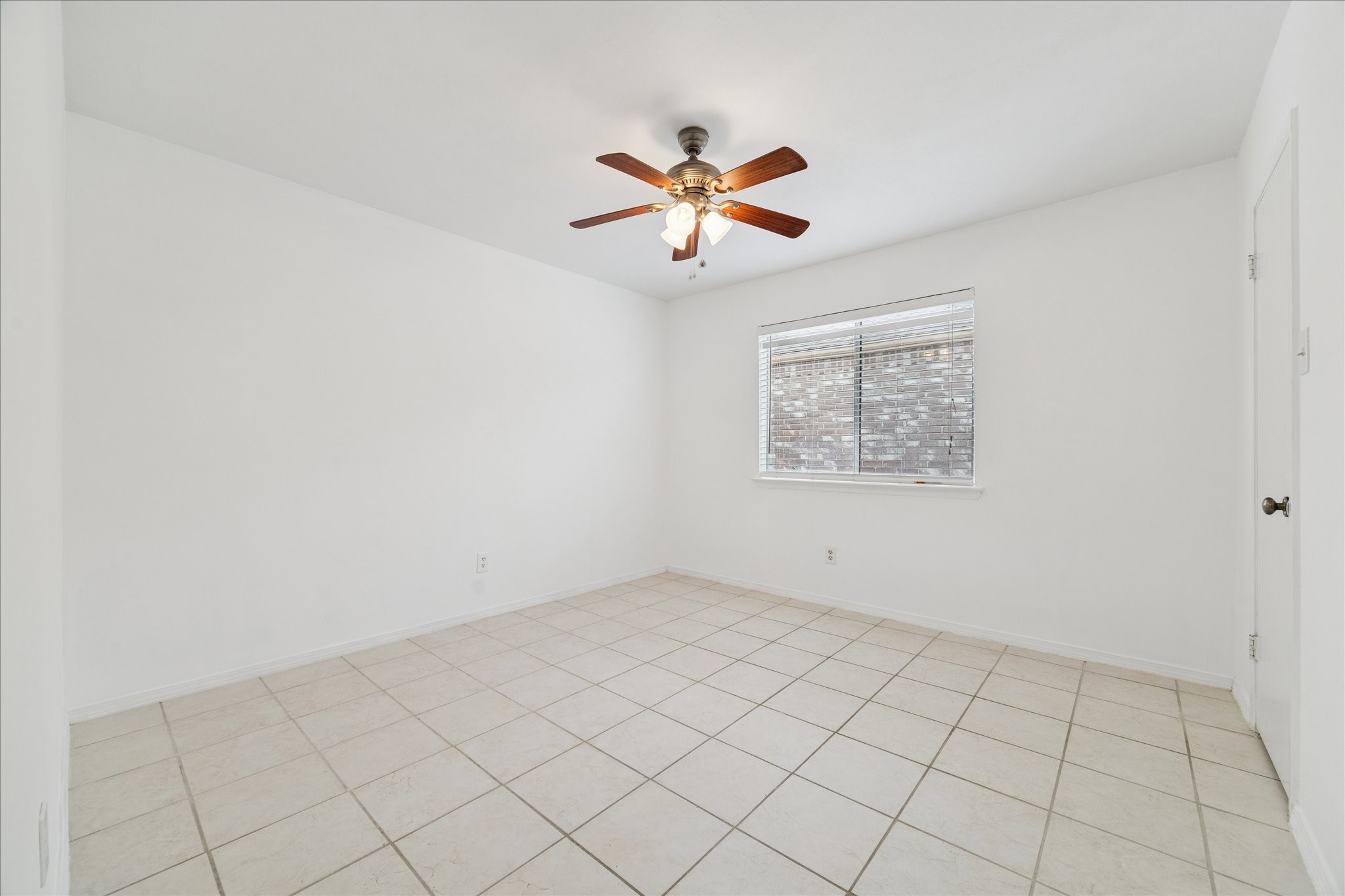 9306 Riverside Lodge Drive Houston, TX 77083 - Photo 17 of 20 an empty room