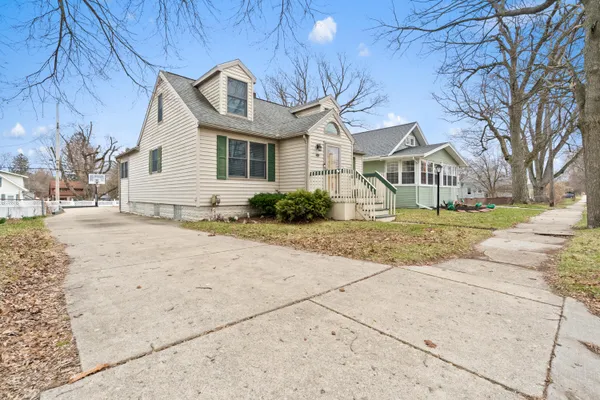 $224,900 | 2211 Harding Avenue, Lansing, MI 48910