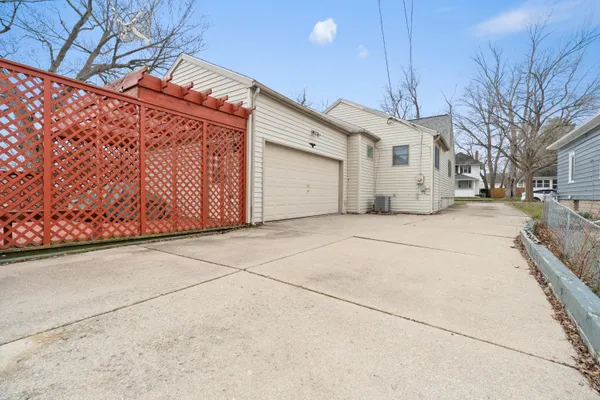 $224,900 | 2211 Harding Avenue, Lansing, MI 48910