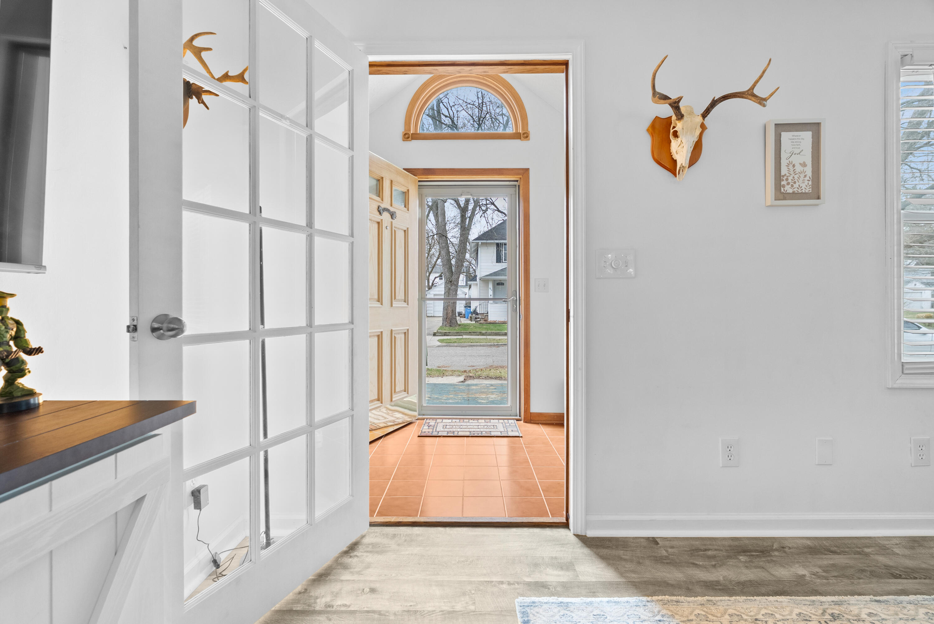 2211 Harding Avenue Lansing, MI 48910 - Photo 3 of 30 06-Media Jett - 01