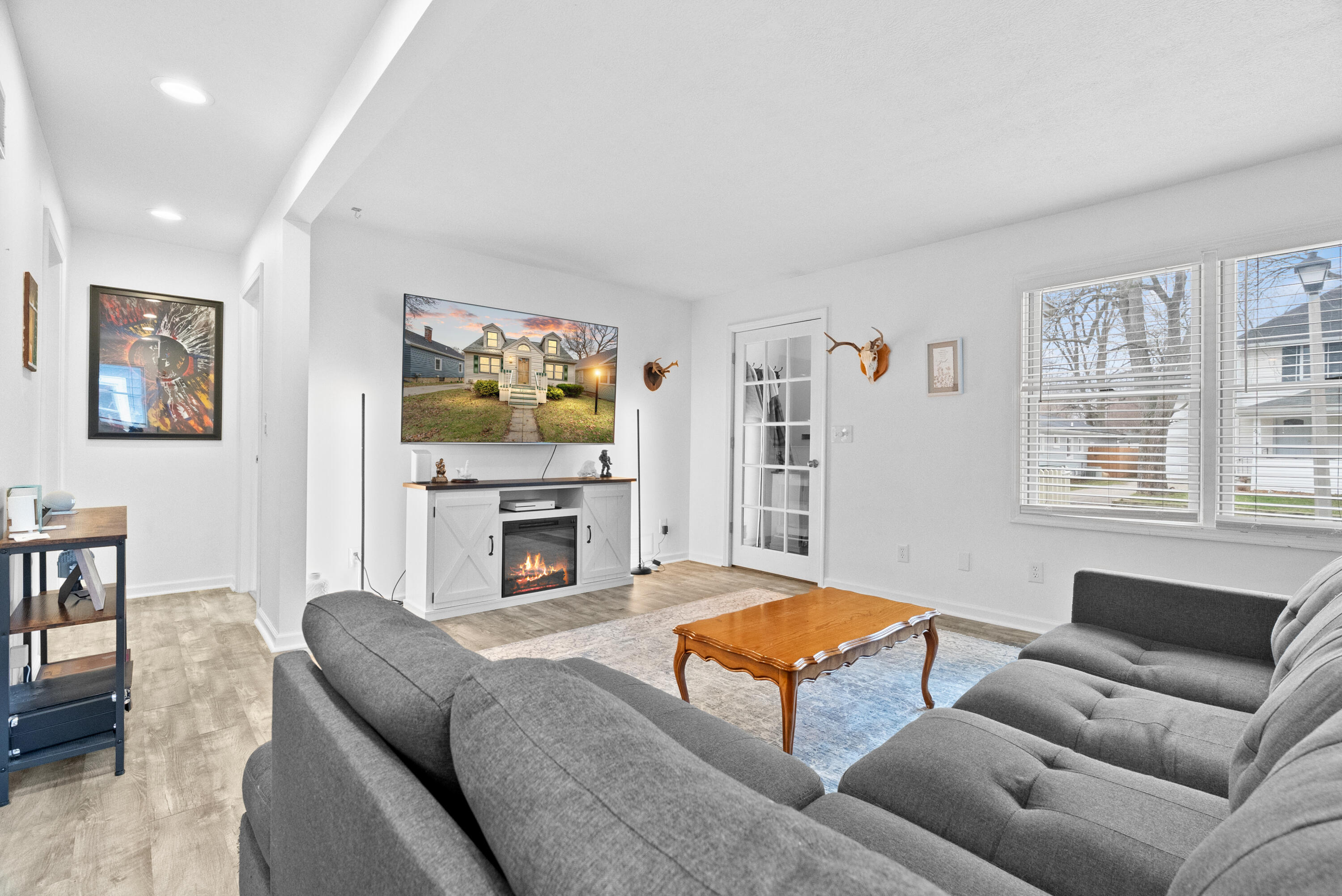 2211 Harding Avenue Lansing, MI 48910 - Photo 4 of 30 08-Media Jett - 03