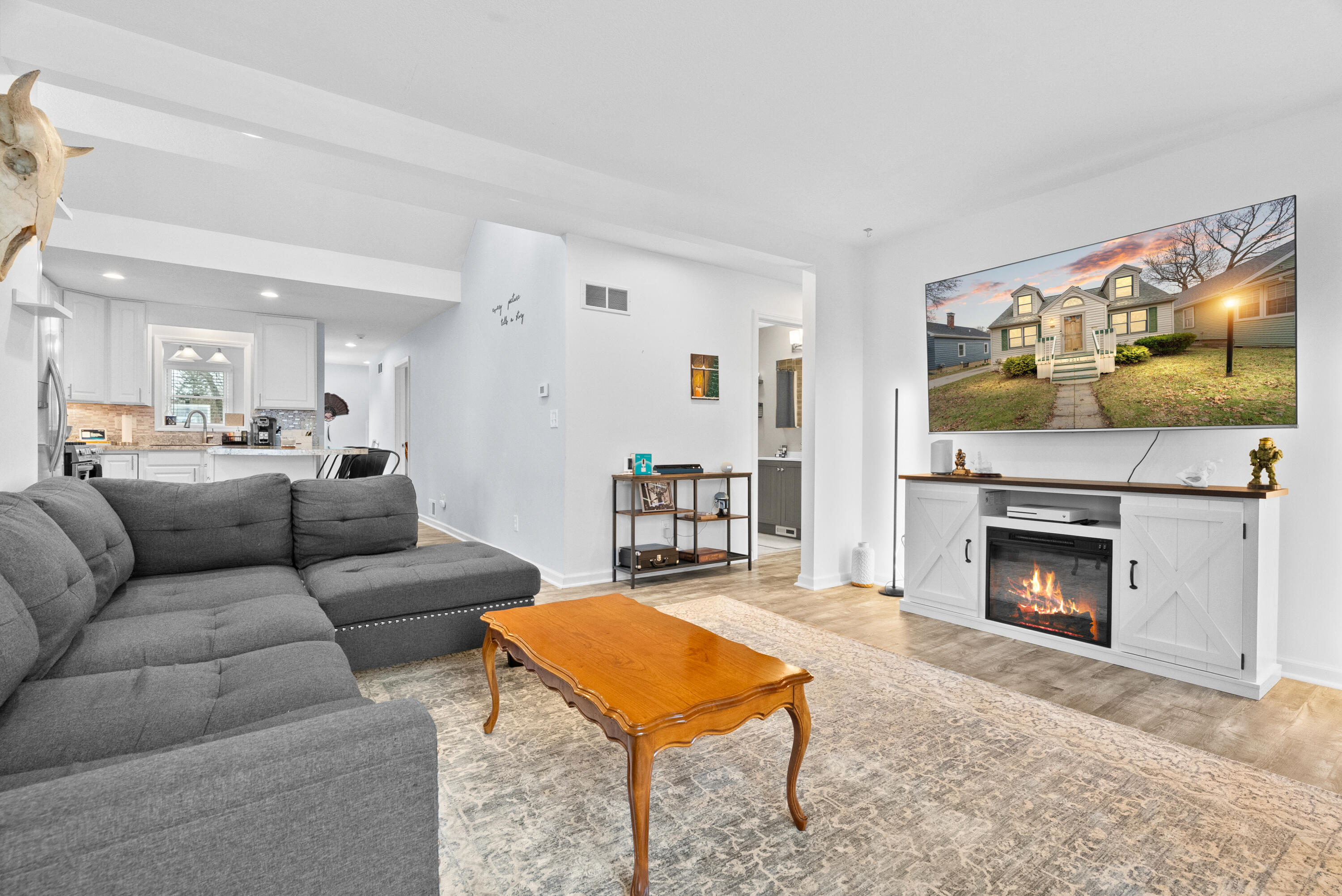 2211 Harding Avenue Lansing, MI 48910 - Photo 6 of 30 09-Media Jett - 04