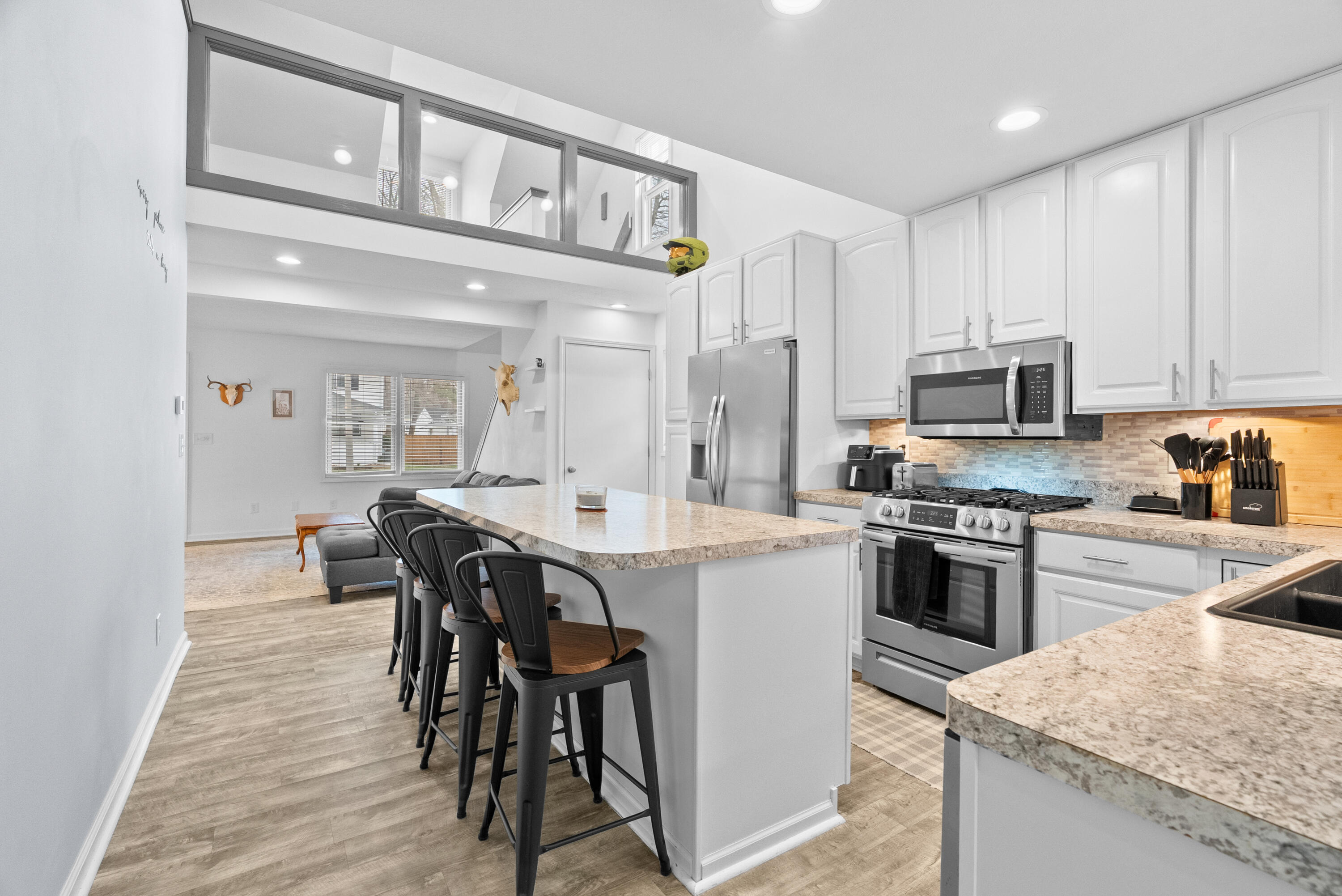 2211 Harding Avenue Lansing, MI 48910 - Photo 8 of 30 15-Media Jett - 10