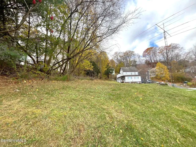 an aerial view of a house with yard swimming pool and outdoor seating
