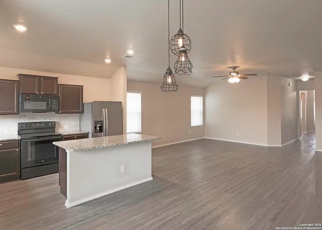 $1,795 | 1972 Bluethroat, New Braunfels, TX 78130