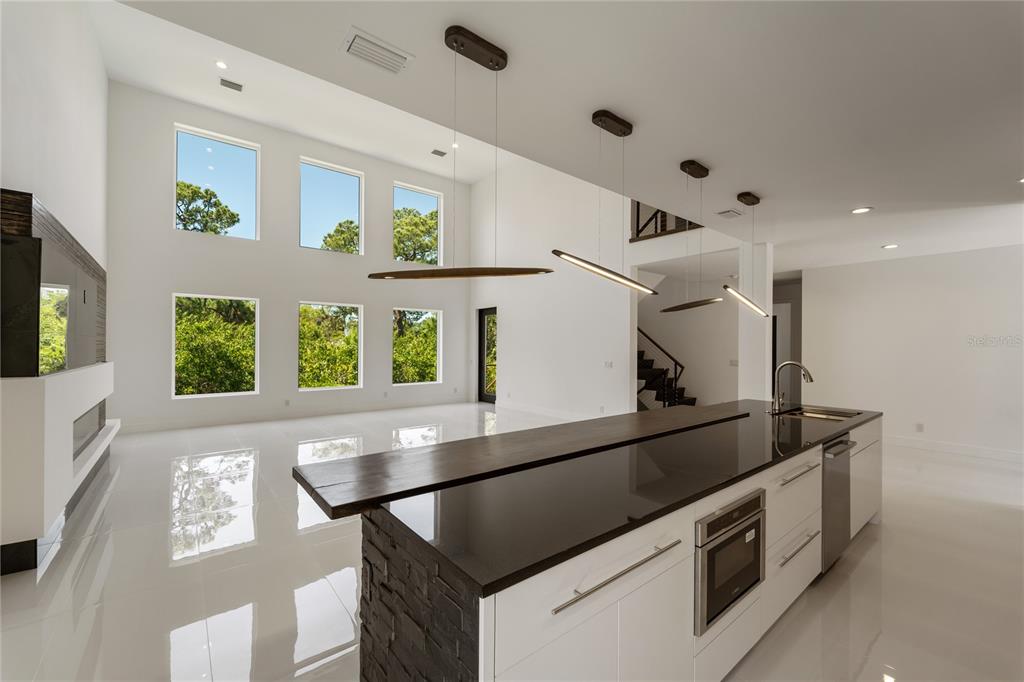 327 Roberts Road Nokomis, FL 34275 - Photo 12 of 59