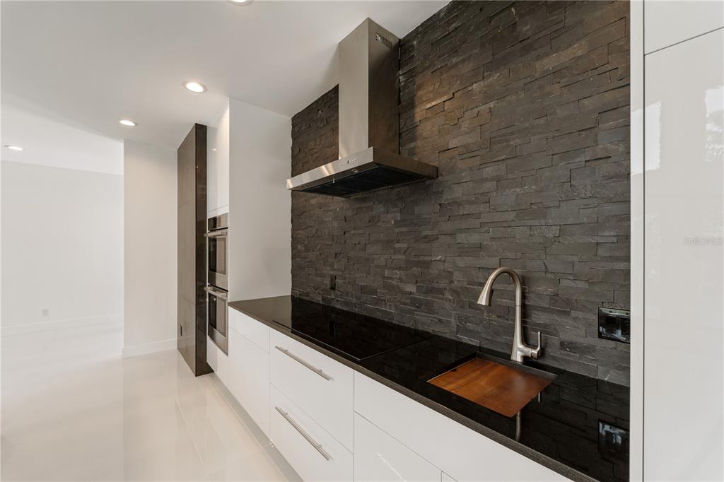 327 Roberts Road Nokomis, FL 34275 - Photo 13 of 59