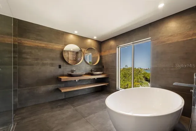 $1,999,000 | 327 Roberts Road, Nokomis, FL 34275