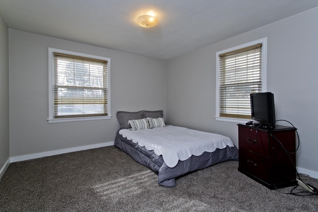 211 Nottingham Street Springfield, MA 01104 - Photo 11 of 24