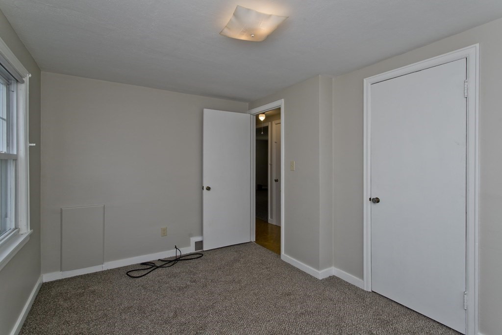 211 Nottingham Street Springfield, MA 01104 - Photo 13 of 24