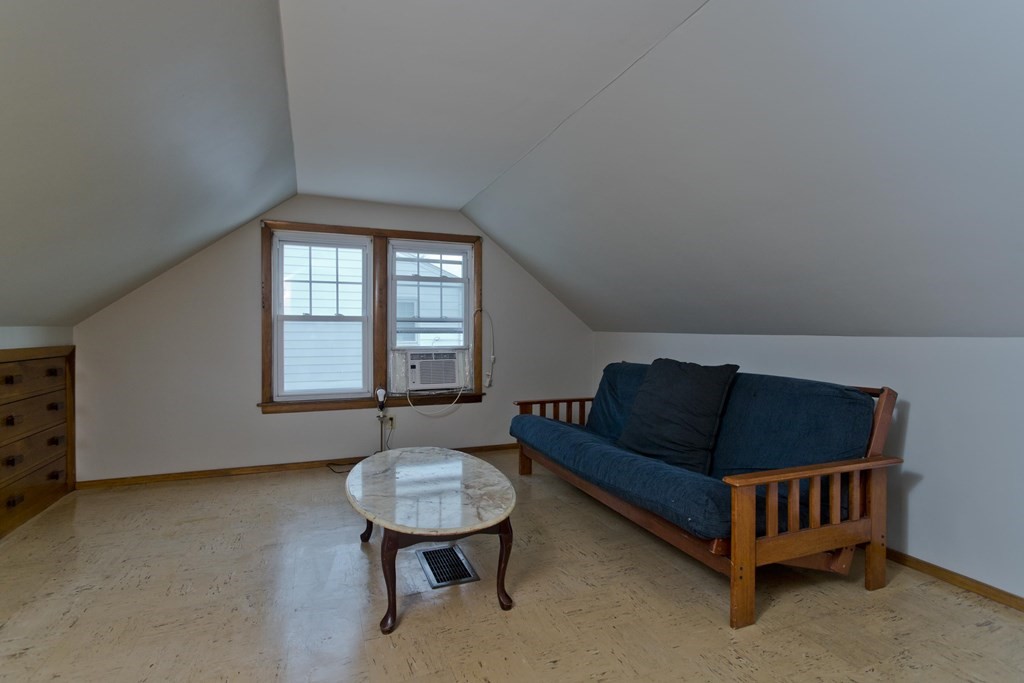 211 Nottingham Street Springfield, MA 01104 - Photo 15 of 24