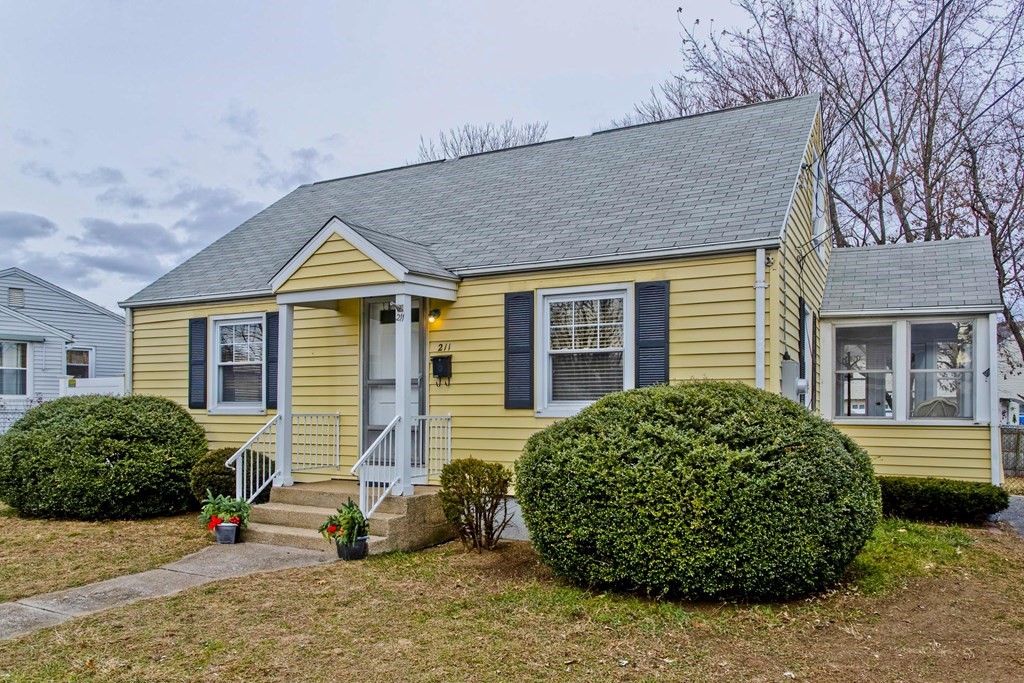 211 Nottingham Street Springfield, MA 01104 - Photo 2 of 24